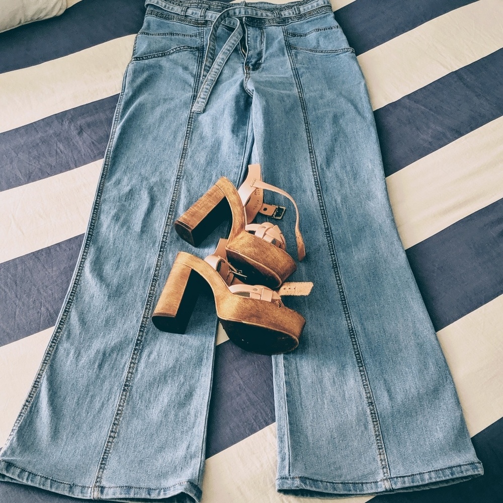 Belted High Waisted Bell-bottom Jeans